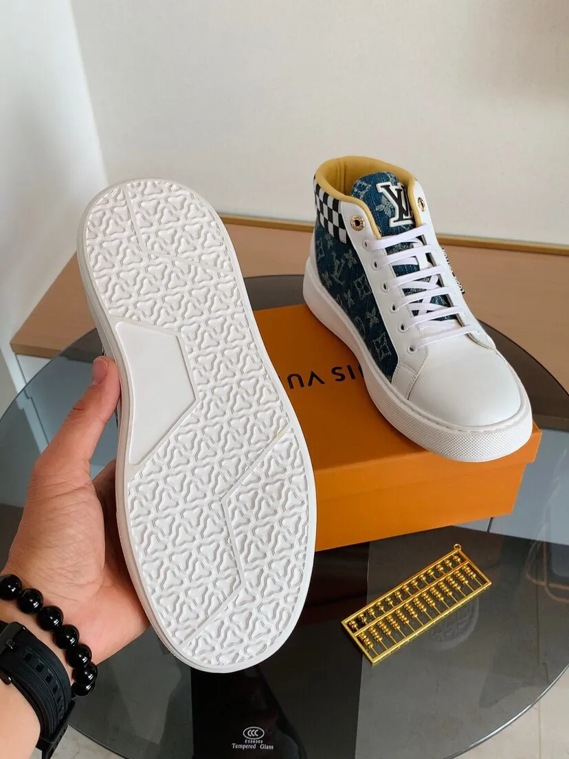 Factory price 440. [LV] Louis Vuitton's new high-top men's genuine leather casual shoes, foamed light sole. The highest version on the market, any comparison is welcome🆚! The original leather has excellent texture and is super high-end! Fetal sheep net lining imported from Italy, removable pad! Luxurious materials and fine workmanship, highly recommended! Code number: 38-44
